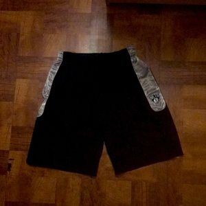 NY Nets kids black Basketball shorts Size large